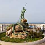 Con lo scoppio della Seconda guerra mondiale, la Fontana del Pescatore fu sequestrata allo scopo di riutilizzarne i materiali. Solo nel 2002 ne � stata realizzata una copia...